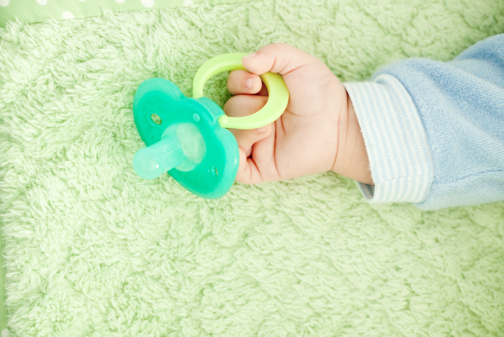 THUMBSUCKING AND PACIFIER USE Keith A Hoover April A Yanda